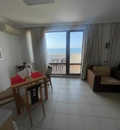Penthouse-apartment With Sea View Apartment *